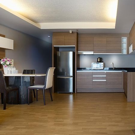The Capital Resort @ Sukhumvit 50 Bangkok Exteriér fotografie A modern kitchen