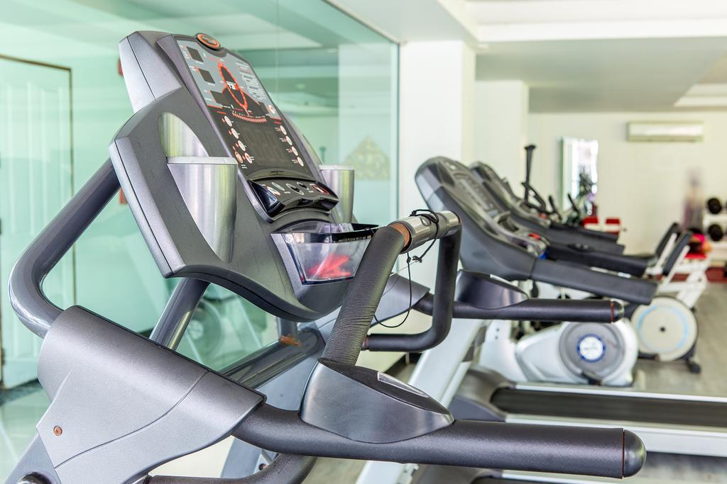 The Capital Resort @ Sukhumvit 50 Bangkok Exteriér fotografie Treadmills in a gym