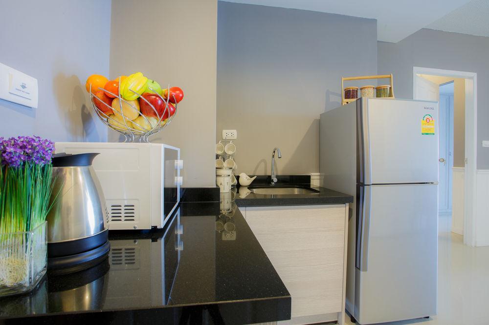 The Capital Resort @ Sukhumvit 50 Bangkok Exteriér fotografie A modern kitchen