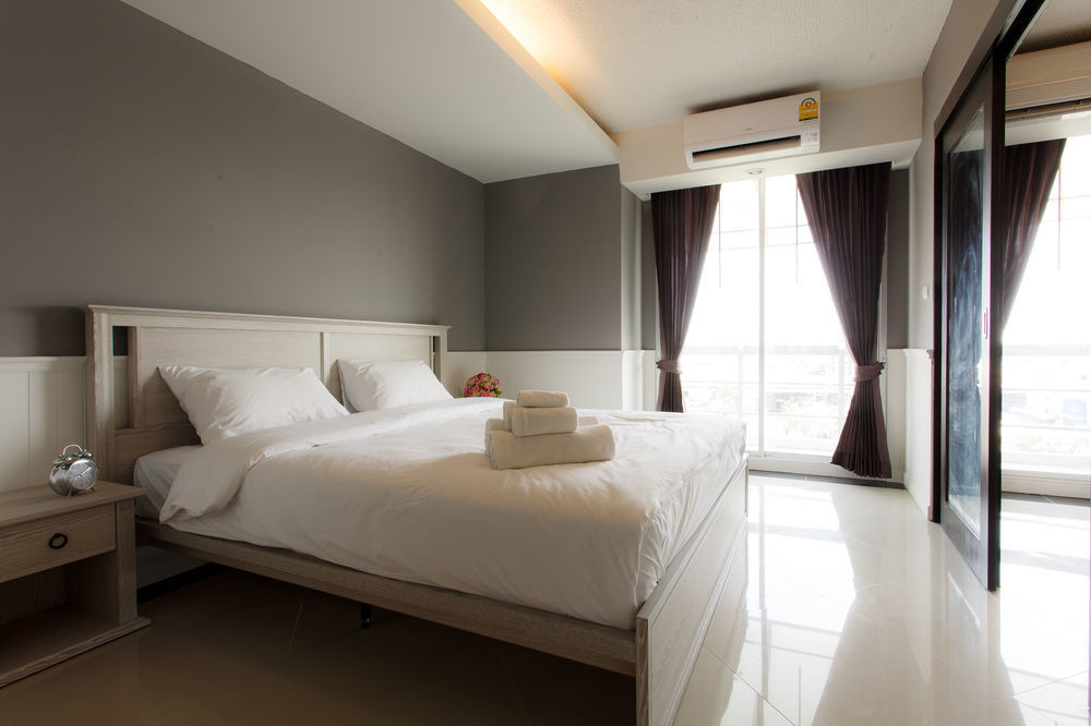 The Capital Resort @ Sukhumvit 50 Bangkok Exteriér fotografie A bedroom in a hotel