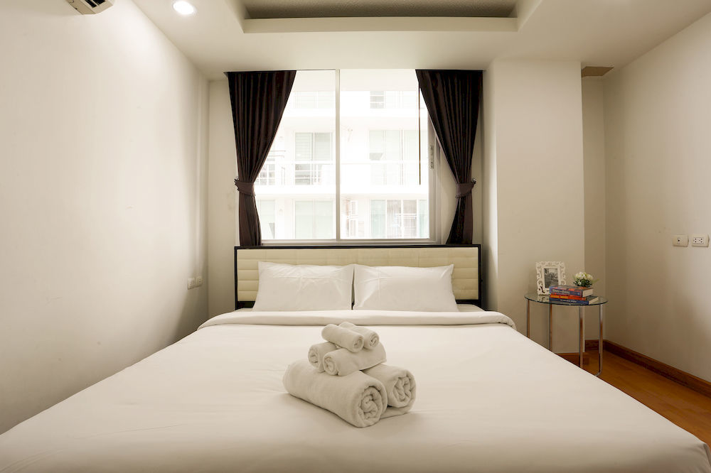 The Capital Resort @ Sukhumvit 50 Bangkok Exteriér fotografie A bedroom at a hotel