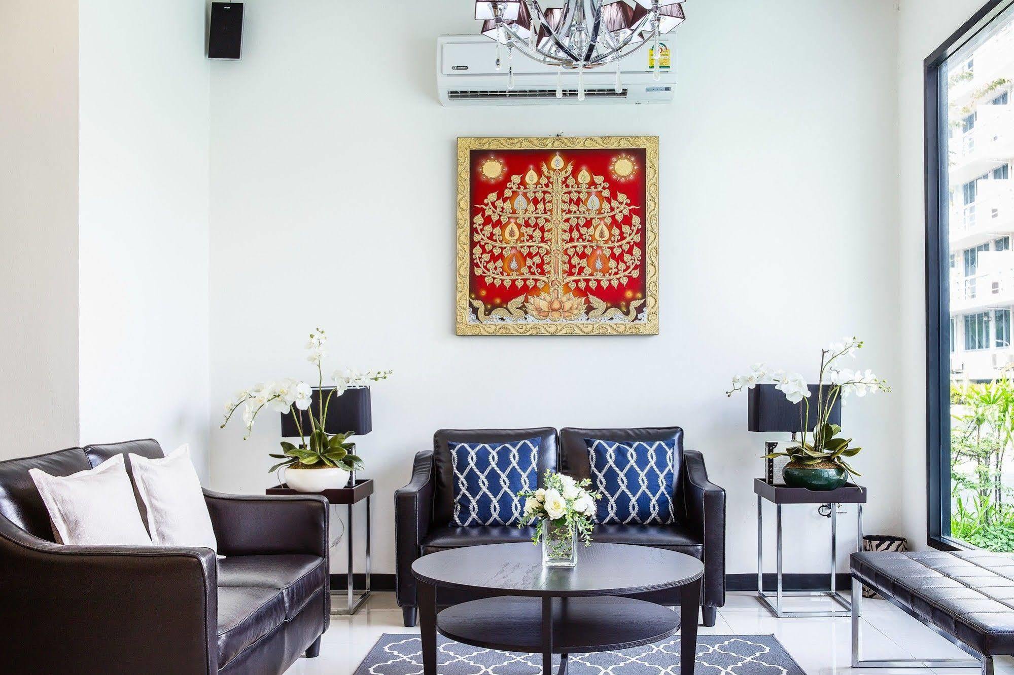 The Capital Resort @ Sukhumvit 50 Bangkok Exteriér fotografie The interior of the Thai Embassy in Singapore