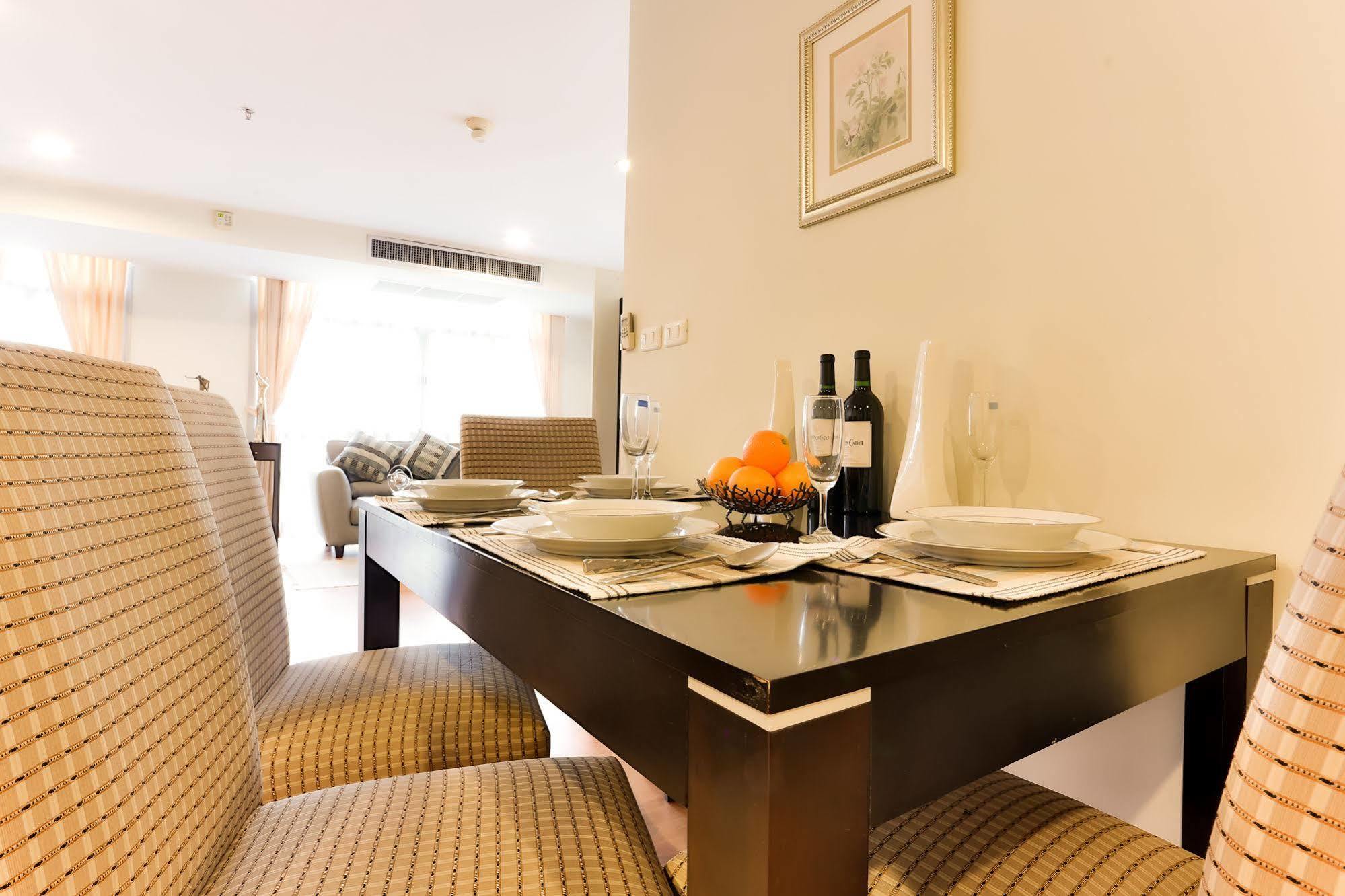 The Capital Resort @ Sukhumvit 50 Bangkok Exteriér fotografie A dining room