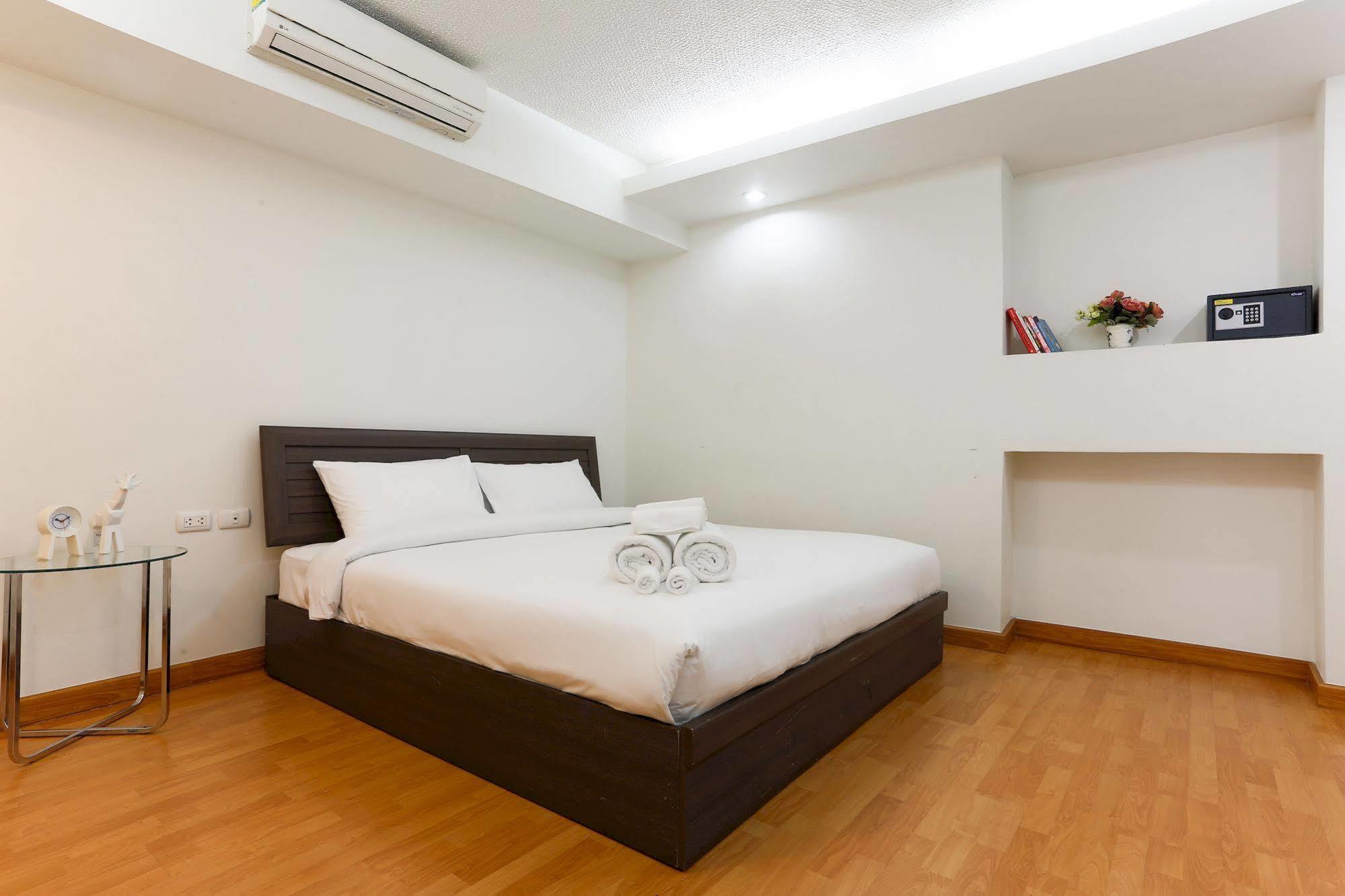 The Capital Resort @ Sukhumvit 50 Bangkok Exteriér fotografie A bedroom at the hotel