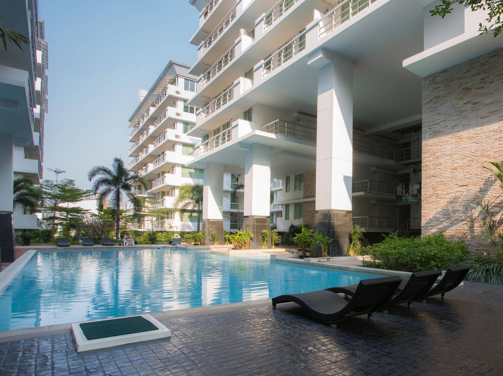 The Capital Resort @ Sukhumvit 50 Bangkok Exteriér fotografie The swimming pool at the complex